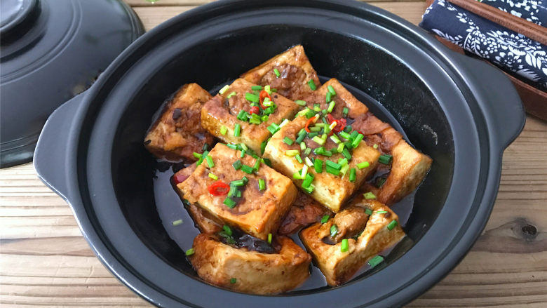 豆腐酿肉煲,好吃又营养的家常豆腐,咸鲜入味,百吃不腻。