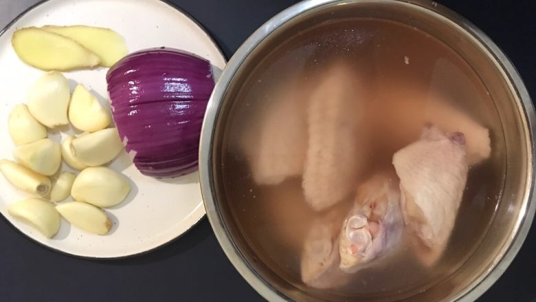 超酥脆的炸鸡翅🐤外皮酥脆 肉质鲜美超好吃,准备食材