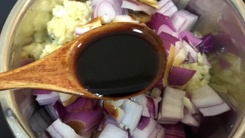 超酥脆的炸鸡翅🐤外皮酥脆 肉质鲜美超好吃,两勺酱油