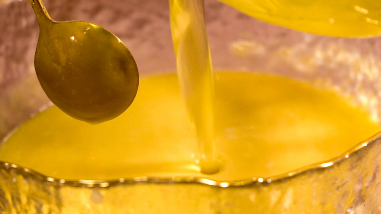 【清·阿萝萝朴定】清朝一道梦幻少女心的下午茶甜点,加六个蛋白，搅拌均匀