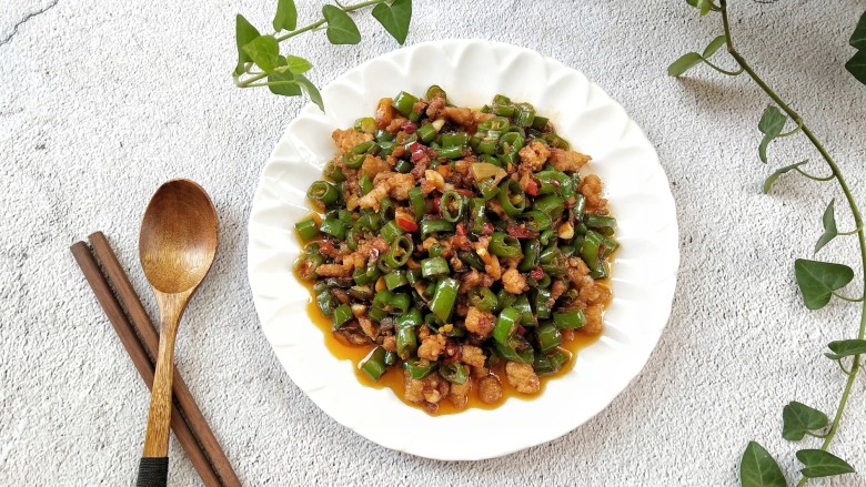 肉末炒辣椒,这道又香又辣又开胃的快手小炒，您学会了吗？