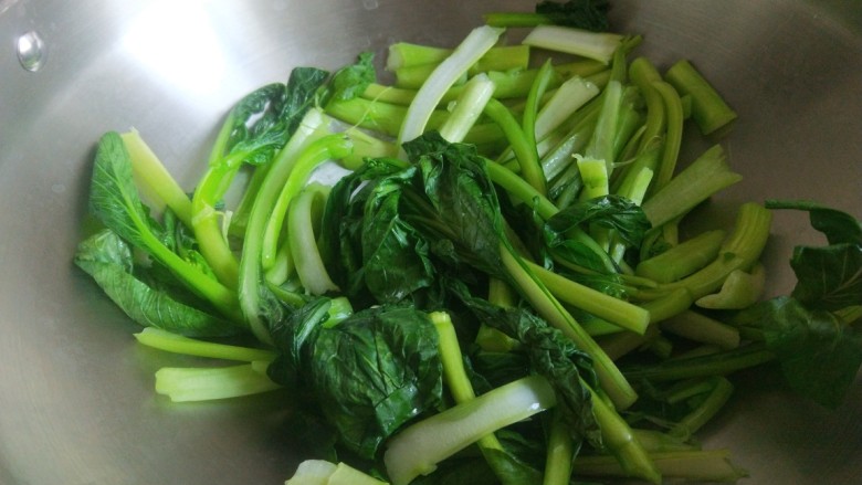 新文美食  清炒菜心,两分钟打开搅拌均匀。