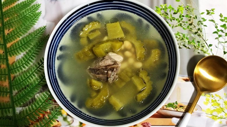 黄豆苦瓜排骨汤(懒人高压锅版),有一点苦有一点甘有一点鲜,好味道(❀ฺ´∀`❀ฺ)ノ