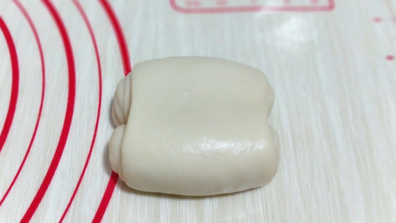 颜值爆表的日式面包卷&松软到不知所措‼️,卷紧,翻过来。