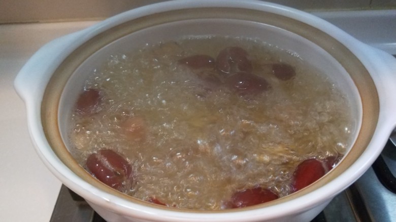 新文美食 食补气血早餐,小火熬制半小时。