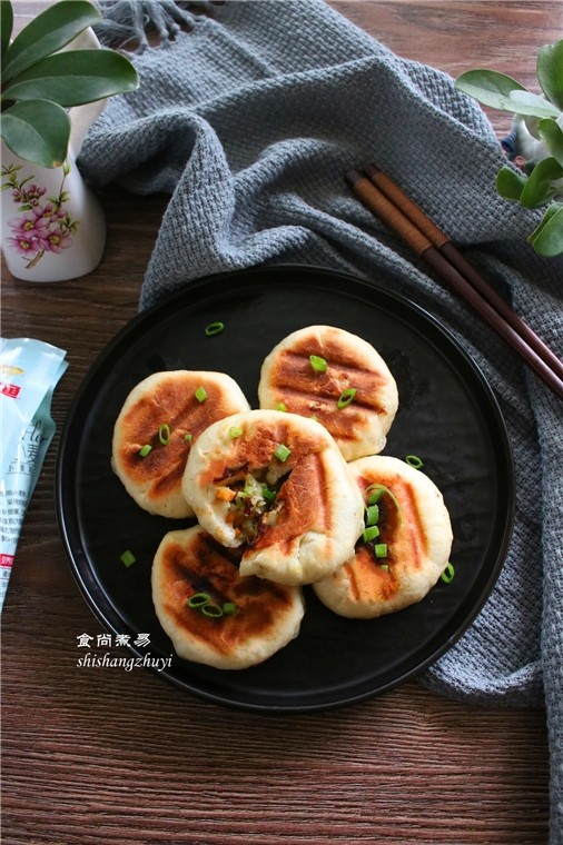 西葫芦鲜肉水煎包,关掉电源,取出包子即可食用。
