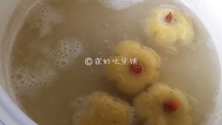 酒酿南瓜汤圆,小火慢煮，直到圆子浮起