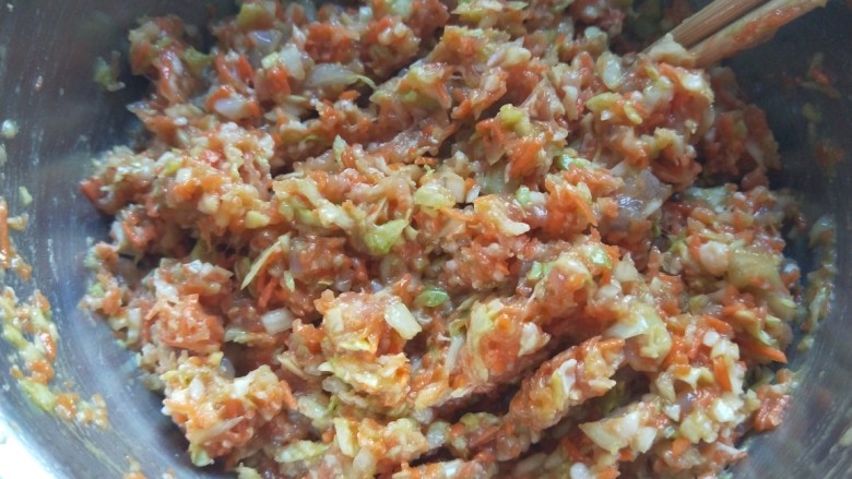 新文美食 小船蒸饺,搅拌均匀即可。