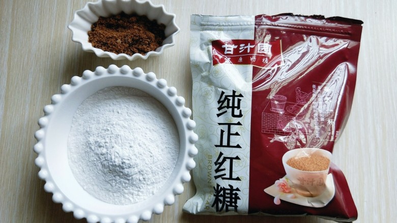 红糖滋粑~甜甜糯糯的&每吃一口都是甜蜜,准备好食材并称重。