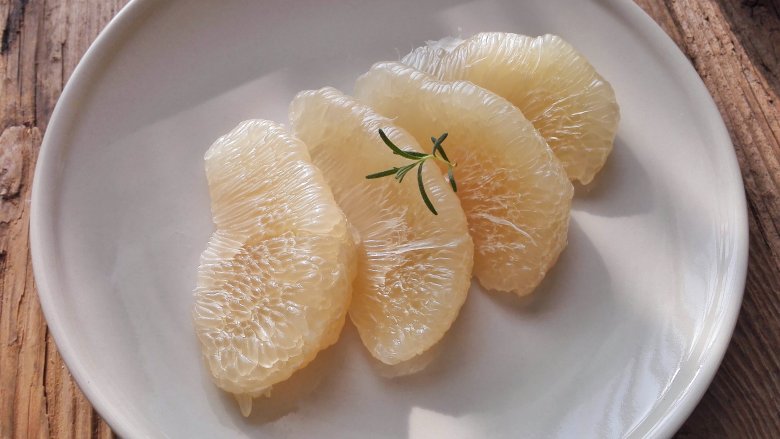 剥柚子,是不是很简单啊?