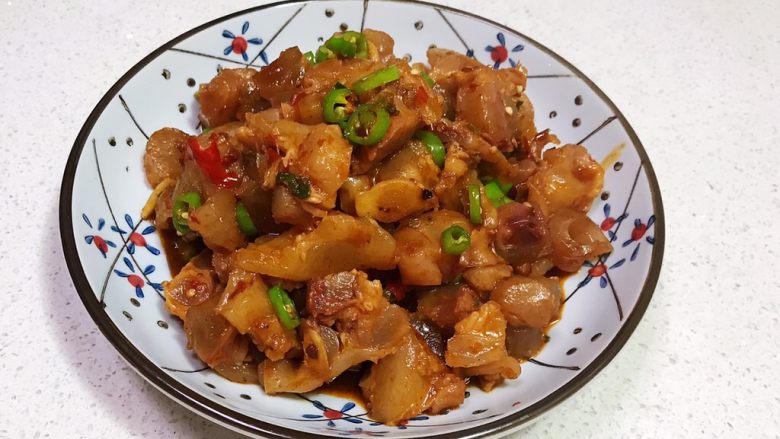 红烧牛蹄筋,红烧牛筋口感Q弹,香辣适宜~
