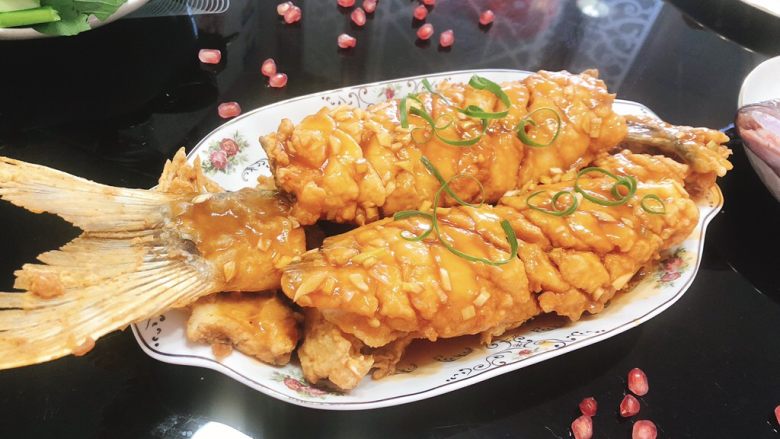 酸甜脆皮菊花鱼-年夜饭,成品图。