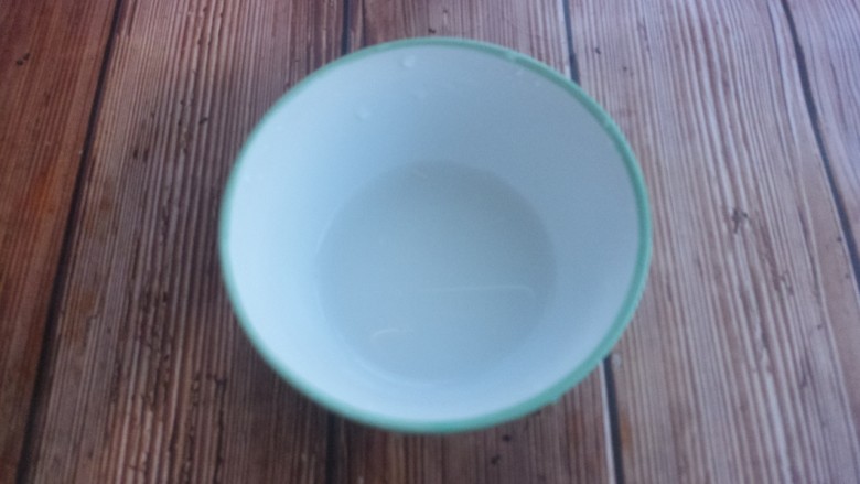 干豆腐土豆炒辣椒,兑30ml<a style='color:red;display:inline-block;' href='/shicai/ 156925'>水</a>。搅拌均匀,备用。