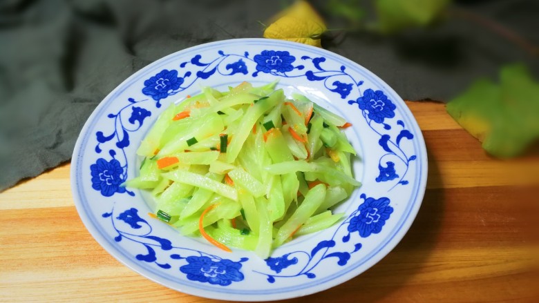 清香胡萝卜莴笋,清香美味极了,非常下饭