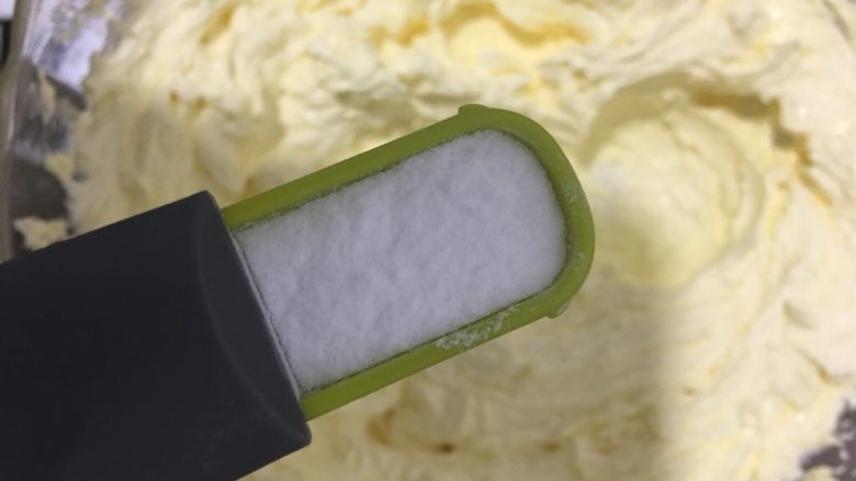 改良月饼(小时候的味道),加入小苏打搅拌匀