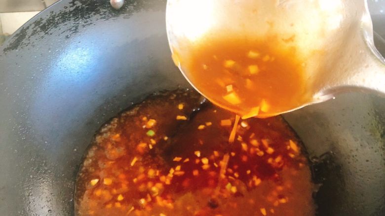 多肉森林-茄子大变身,再炒30秒,汤汁粘稠,关火起锅。