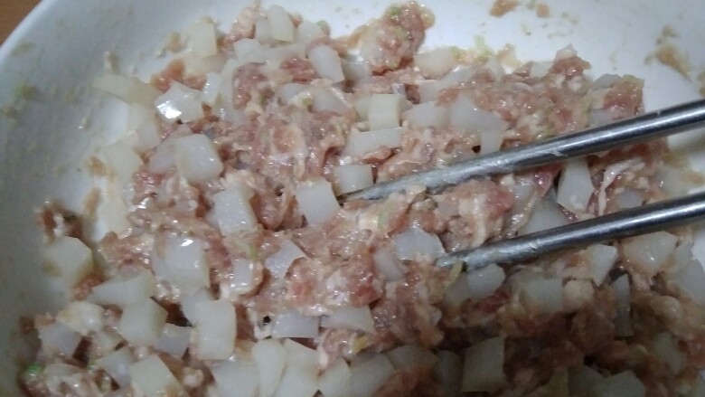 美味灌汤包,和入肉皮冻。