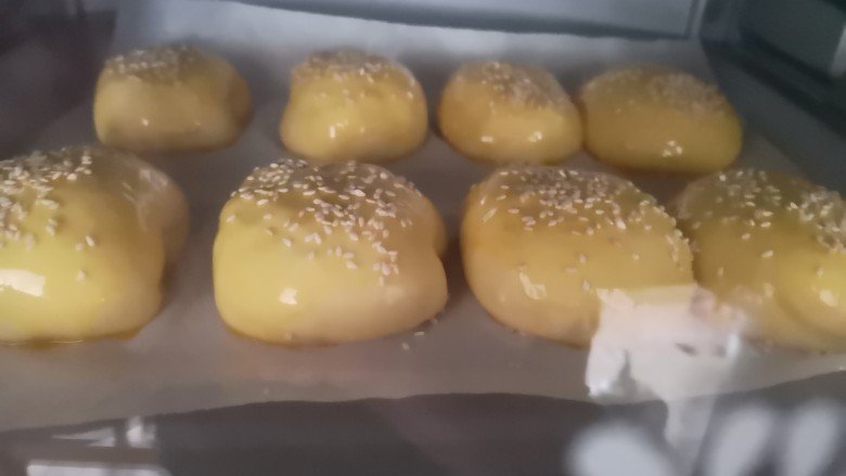 云腿面包,放入预热好的烤箱,上下火180度20分钟