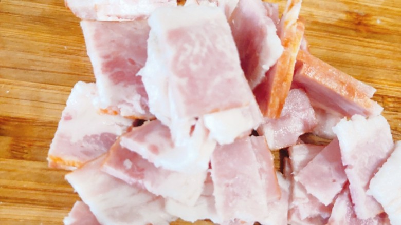 培根土豆泥汤,<a style='color:red;display:inline-block;' href='/shicai/ 443'>培根</a>切成正方形状