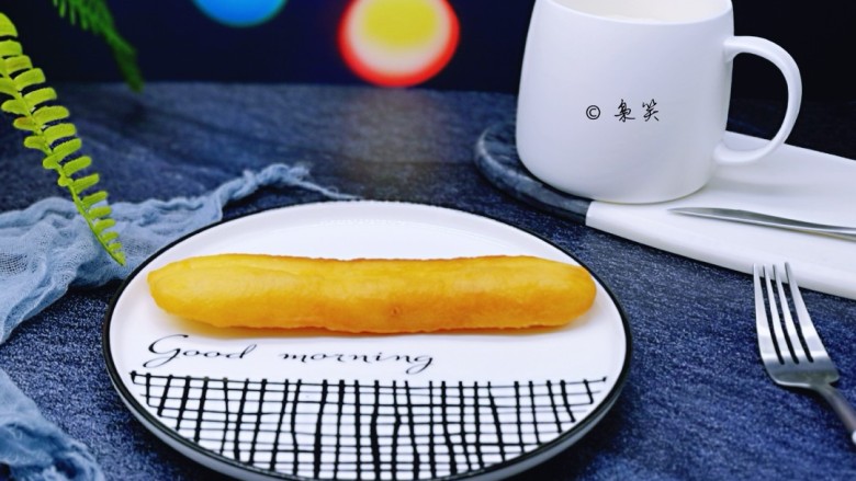 早餐+蓬松大油条,搭配现磨的豆浆,营养早餐搭配一绝!