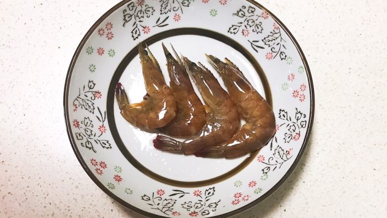 宝宝健康食谱 鲜虾番茄南瓜面,清洗干净