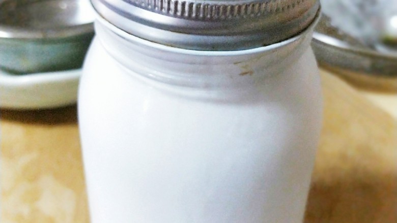 食生青酱西葫芦面条,<a style='color:red;display:inline-block;' href='/shicai/ 635'>椰浆</a>称取80克,倒入破壁机。