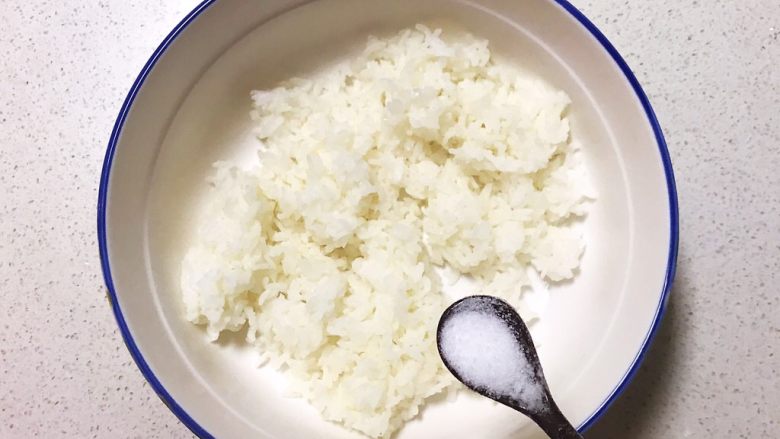 宝宝健康食谱 迷你小寿司,加入2克精盐