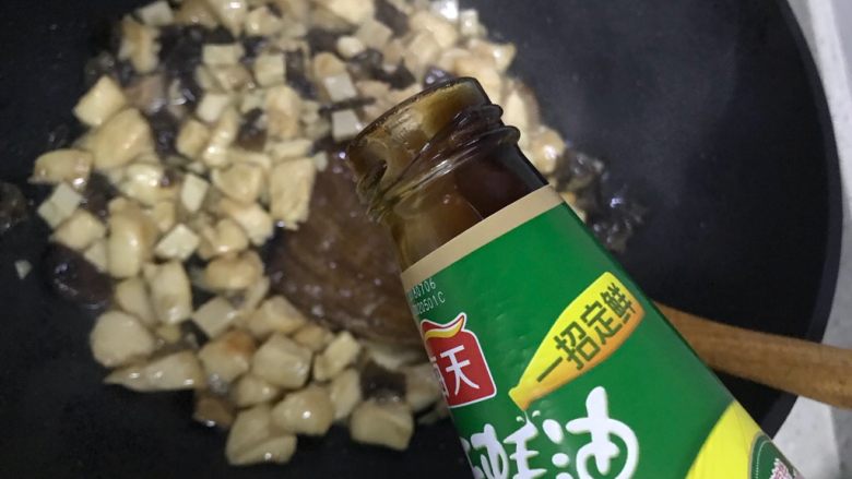 蚝油什锦鸡丁,加适量蚝油