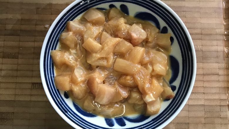 蚝油什锦鸡丁,抓均匀,腌制,备用