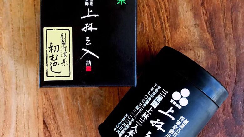 抹茶冰激凌爆浆蛋糕,抹茶的品种很重要,一直很喜欢日本宇治县出产的抹茶粉,品牌“三星园上林三入”,口感和色泽都很优秀。我们常用的品牌还有五十铃,青岚,若竹。