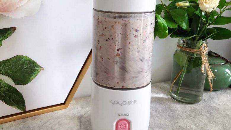 水果燕麦牛奶黑玉米糊,双击启动,原漾开始工作了~
一般情况下,榨果汁我们只需一个程序40秒就可以了,但是玉米粒和水果不同,它偏硬,所以我们这里需要启动两个程序,即80秒~