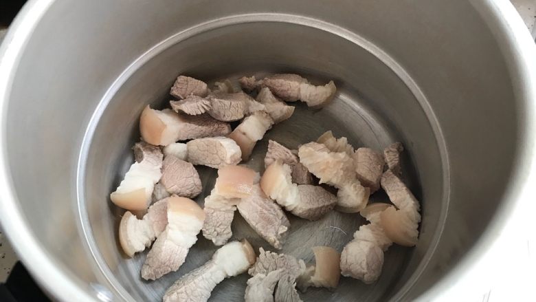 腐皮红烧肉(懒人版),放入高压锅