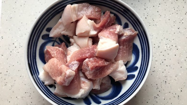 腐皮红烧肉(懒人版),<a style='color:red;display:inline-block;' href='/shicai/ 428'>五花肉</a>洗净之后切成小块