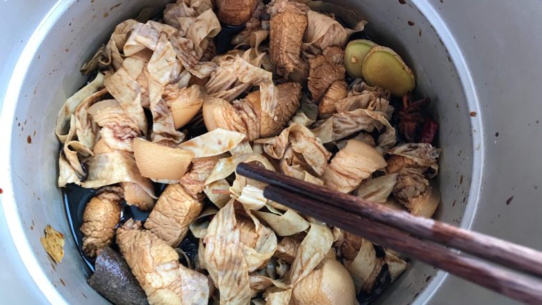 腐皮红烧肉(懒人版),搅拌一下