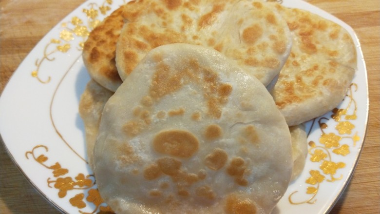 新文美食 鱼头泡饼,装盘即可。