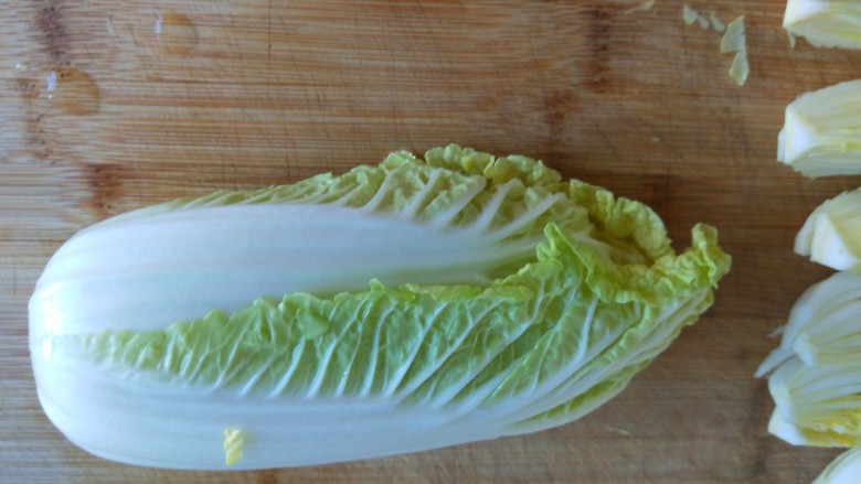 新文美食 砂锅豆腐娃娃菜,<a style='color:red;display:inline-block;' href='/shicai/ 140'>娃娃菜</a>去老叶只要嫩心。