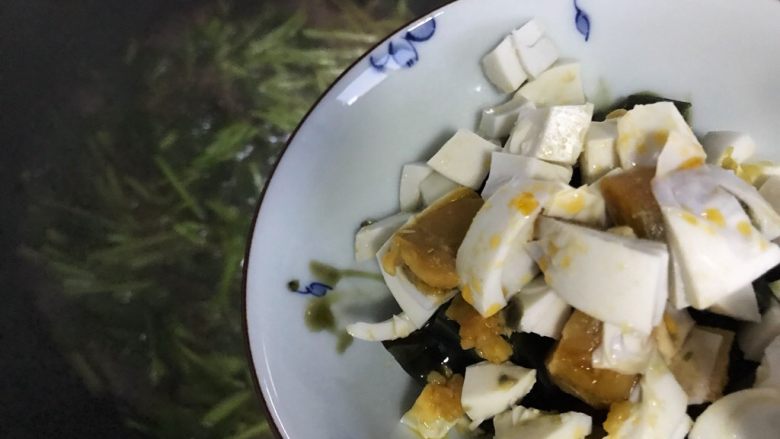 十味 金银蛋上汤苋菜,加入皮蛋咸鸭蛋