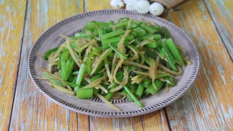 芹菜炒土豆丝