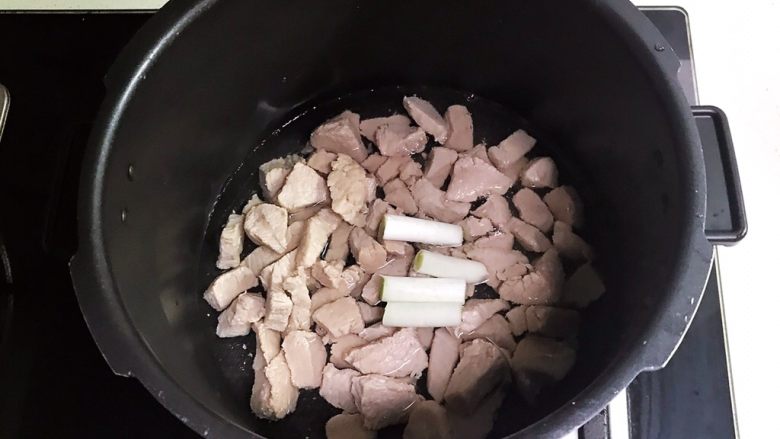 宝宝健康食谱 自制猪肉松,加入大葱