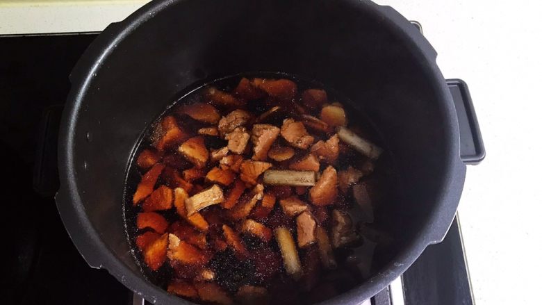 宝宝健康食谱 自制猪肉松,里脊肉煮熟了