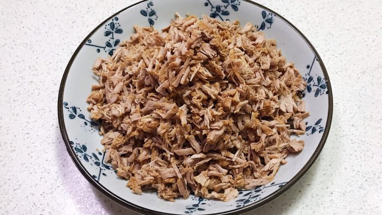 宝宝健康食谱 自制猪肉松,用手撕成小丁