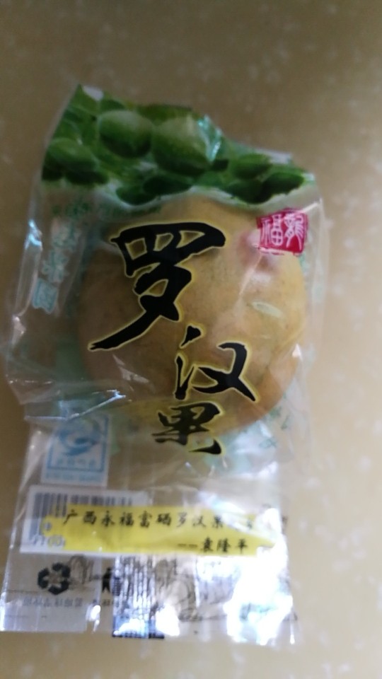 秋季滋养,滋阴润肺秋梨膏
,<a style='color:red;display:inline-block;' href='/shicai/ 2163'>罗汉果</a>一个