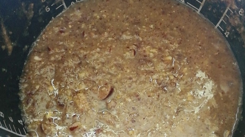 秋季滋养,滋阴润肺秋梨膏
,熬制好了