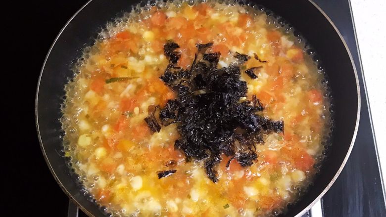 宝宝健康食谱 奶香什锦疙瘩汤,加入紫菜
