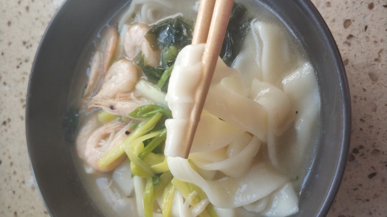 早餐.虾仔面,热腾腾的面面