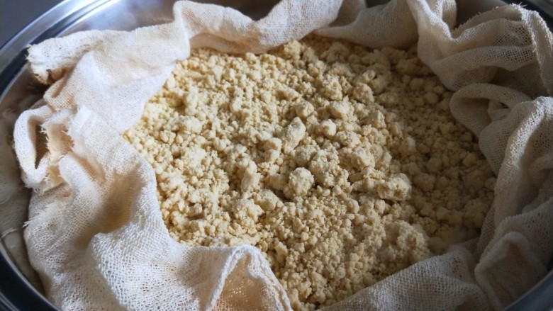 新文美食 玫瑰豆沙馅炸糕,分三次加入。