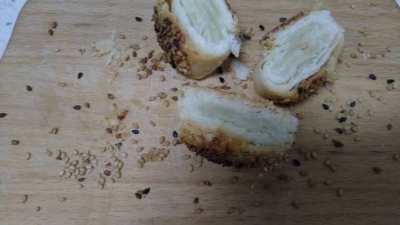 脆掉渣的小烧饼,切开看看。