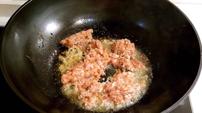 宝宝健康食谱 西蓝花肉末饭团,加入猪肉末