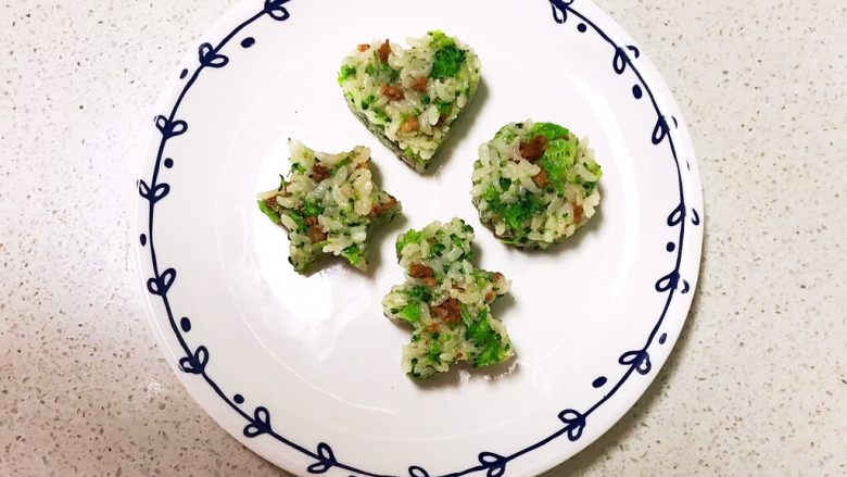 宝宝健康食谱 西蓝花肉末饭团,给饭团脱模