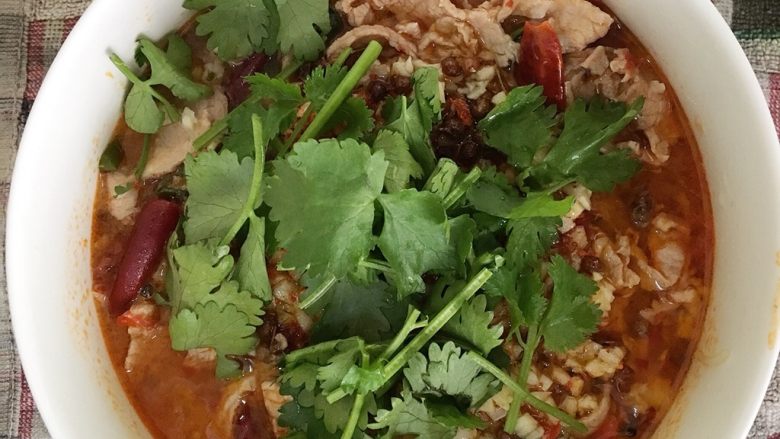 水煮肉片,装饰香菜